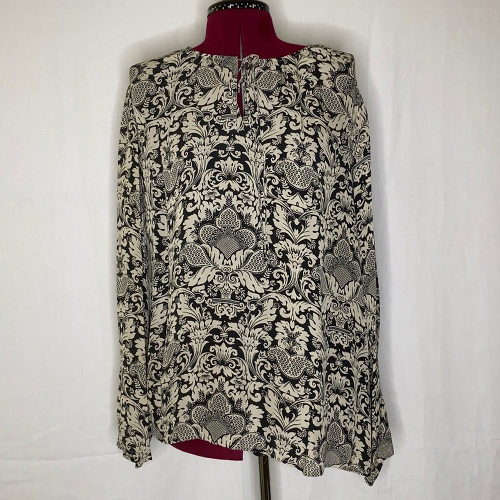 Mossimo black and white Top fits size 1X